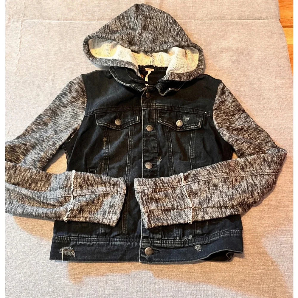 Free People Black Denim‎ Hooded Jacket Distressed Grey Knit Sleeves - Picture 2 of 6